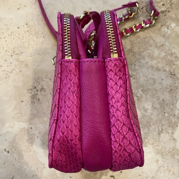 Crossbody bag gold chain faux alligator skin pink - Picture 10 of 16